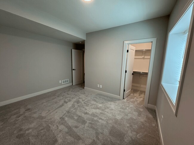 Building Photo - 1613 SW Hedgewood Ln