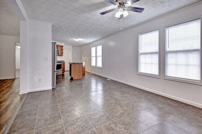 Building Photo - 9431 Jenkins Ln