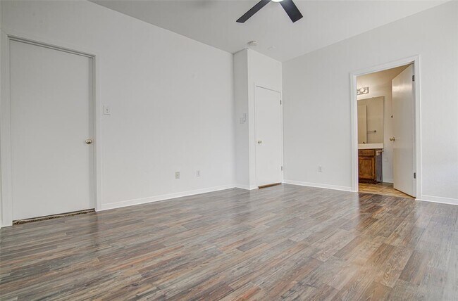 Building Photo - 4605 Ribbecke Ave