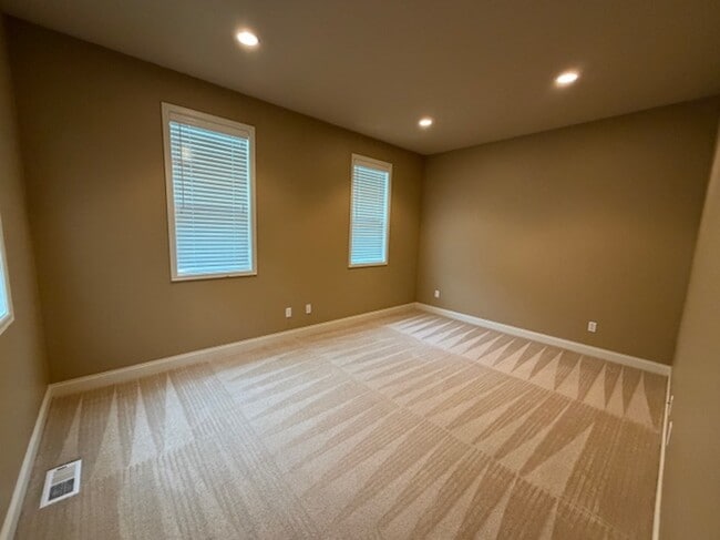 Building Photo - 36101 SE Turnberry St