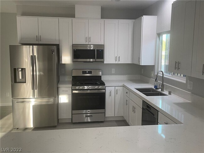 Building Photo - 4966 Andover Dr