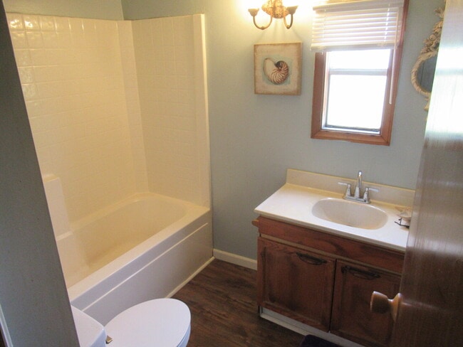 Building Photo - Cozy 2-Bedroom Home for Lease in Western Lincoln County – Move-In Ready!