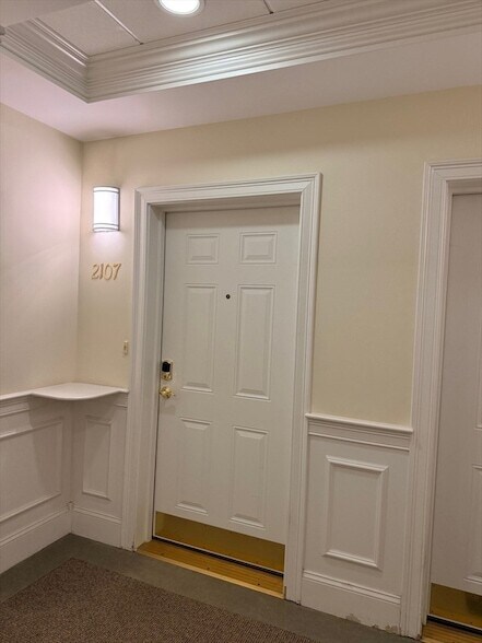 Building Photo - 2000 Davenport Ave