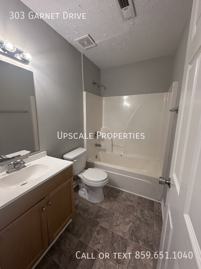 Building Photo - 303 Garnet Dr