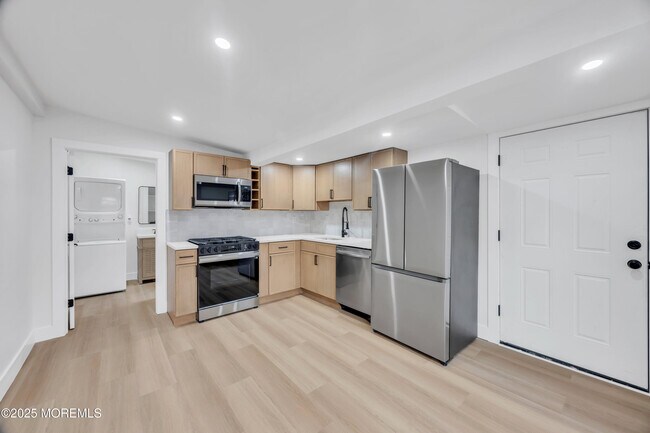 Building Photo - 6 Orchard St