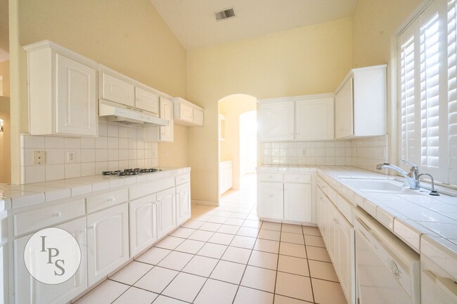 Building Photo - NorthWest Fresno Home, 3BR/2BA, Built 1998...