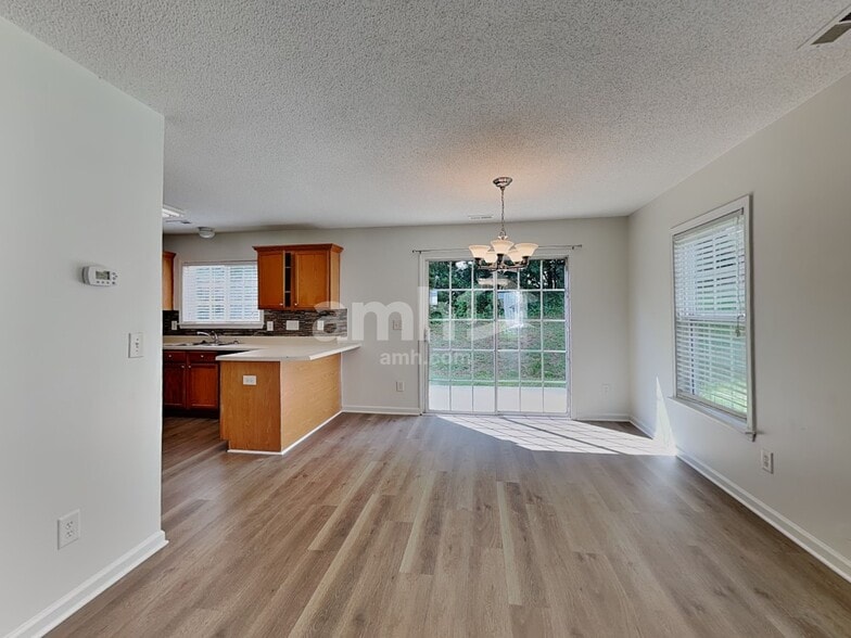 Building Photo - 6025 Namozine Ct