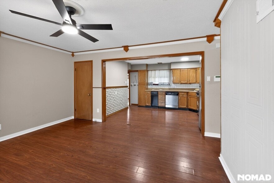 Building Photo - 1550 Moellering Dr