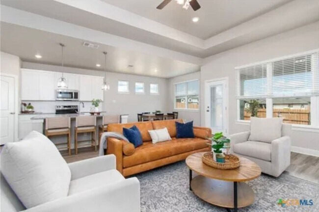 Building Photo - GORGEOUS home in Nolanville!