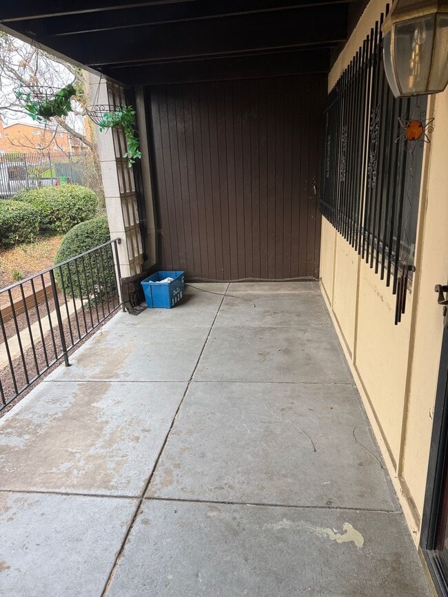 Building Photo - Cozy 2BD 1BTH beautifully updated condo in Suitland ready for move in