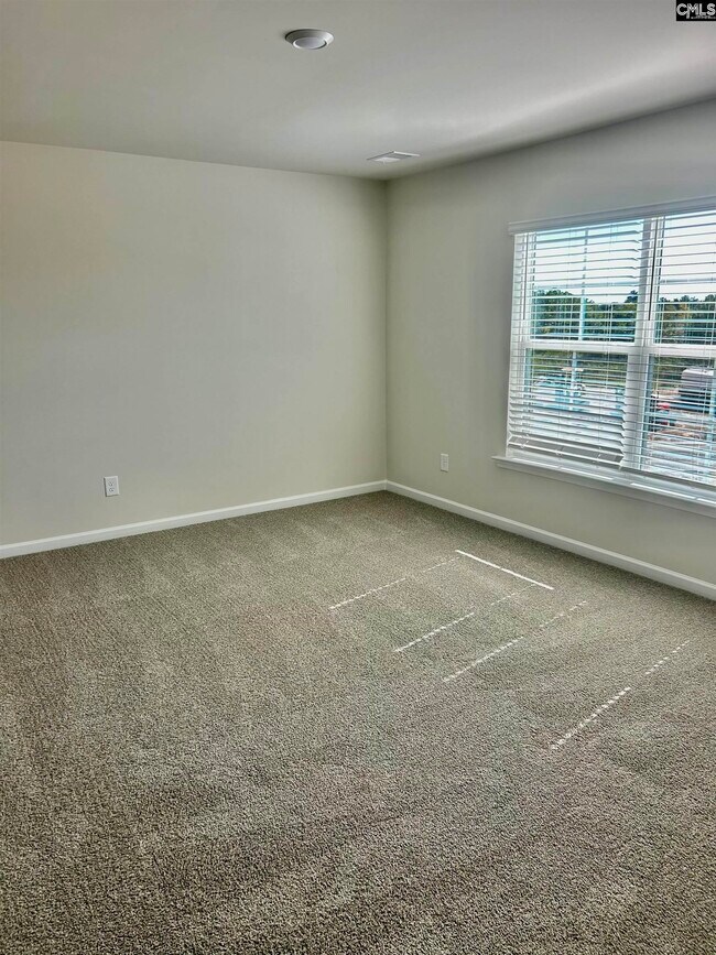 Building Photo - 264 S Lake Ct