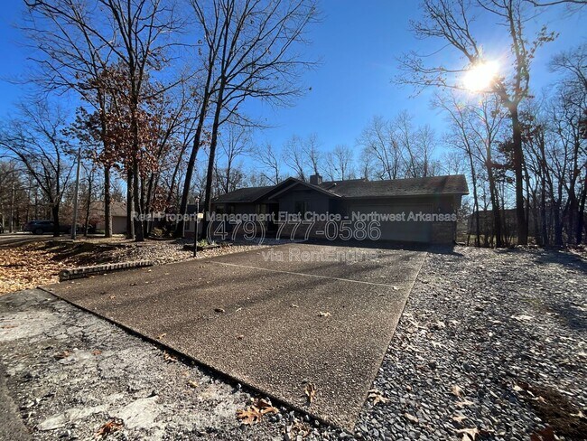 Building Photo - 12 Sunderland Dr