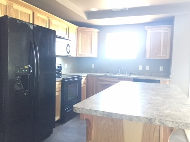 Building Photo - Pet Friendly Property in Evergreen Ridge Available in NW Bismarck!