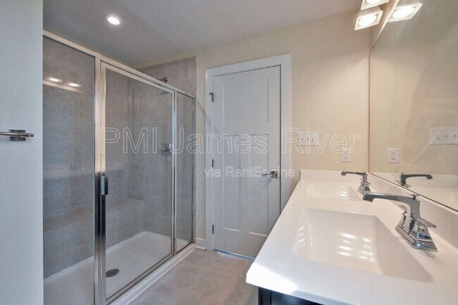 Building Photo - 8225 Spiral Dr