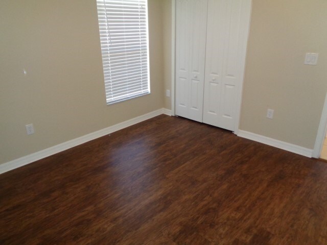 Building Photo - 302 Lisa Ann Ct