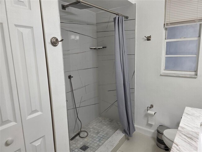 Building Photo - 1103 Teakwood Ave