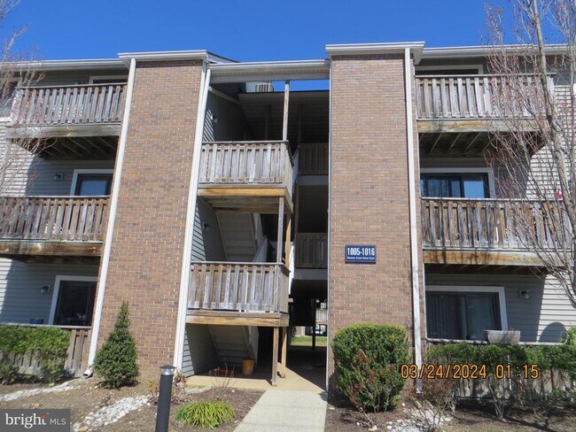 Building Photo - 1009 Ravens Crest Dr