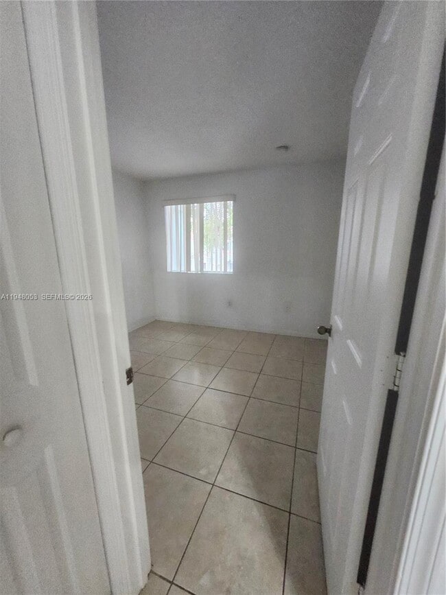 Building Photo - 1412 SE 24th Ct