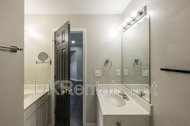 Building Photo - 3177 Mill Springs Cir NE