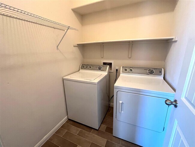 Building Photo - 801 Alamo Plaza Dr