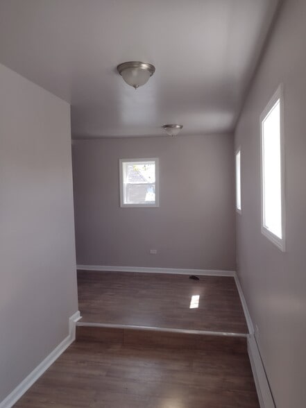 Building Photo - 48 W 21st St