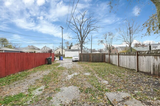 Building Photo - 1032 E 17th Ave