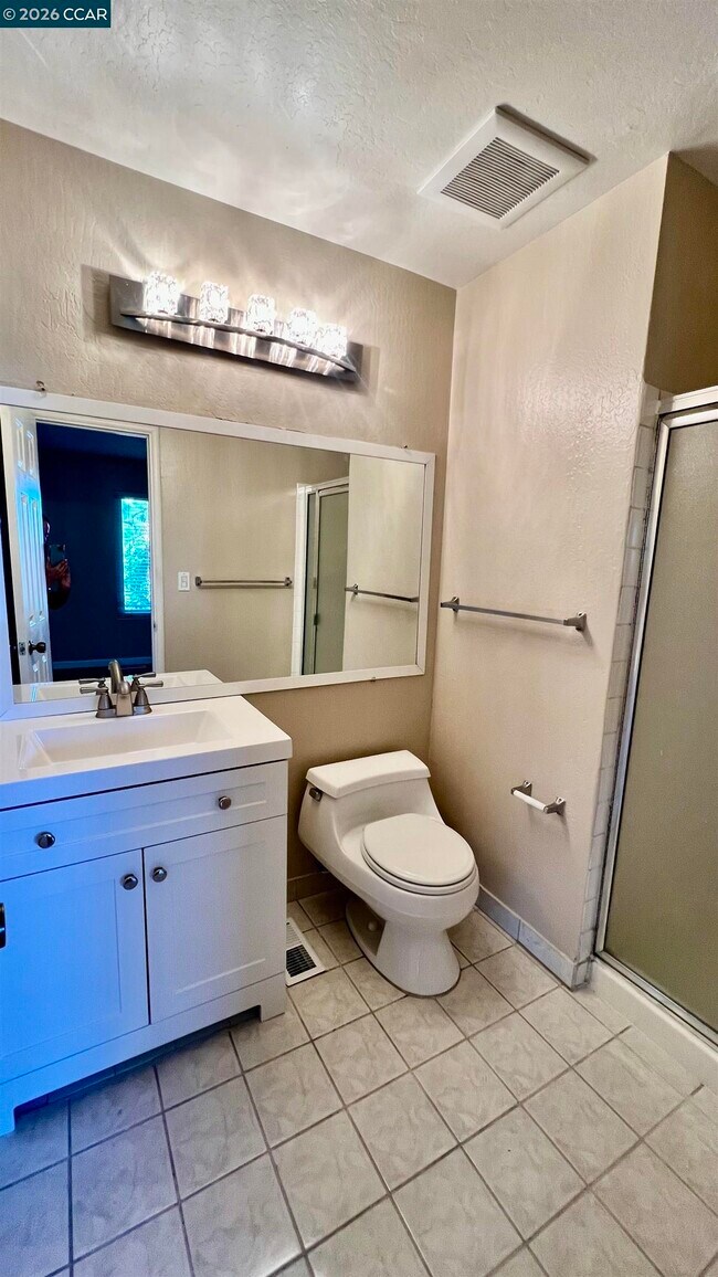 Building Photo - 2828 Royal Ann Ln