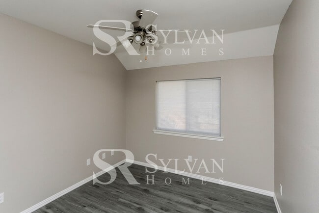 Building Photo - Enjoy living the good life in this 4 bedroom, 2 bathroom home