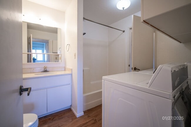 Building Photo - 2BR/1BA Townhouse (Upstairs unit) in Hikino 3 (Waipio Gentry)