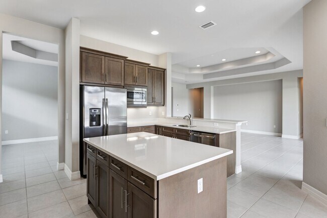 Building Photo - ** STONECREEK ** 3 BED + DEN / 3.5 BATH - ...