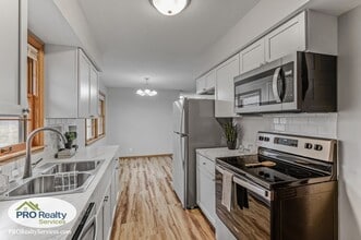 Building Photo - 3 Bedroom House on a Large Lot