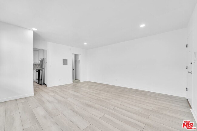 Building Photo - 926 N Spaulding Ave