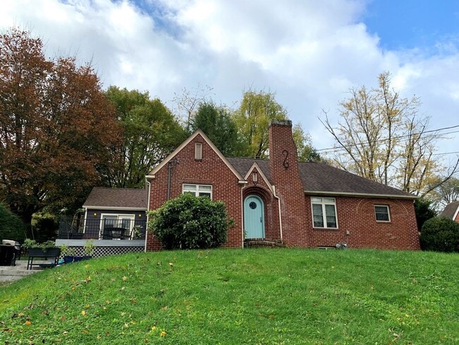 Building Photo - 148 Campbell Ave