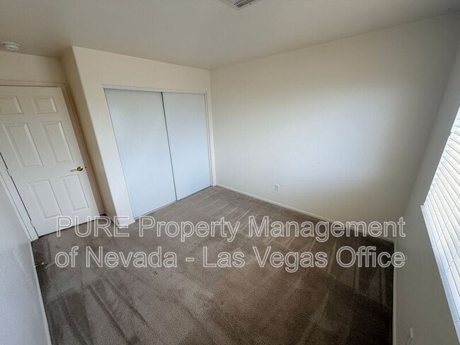 Building Photo - 925 Lexington Cross Dr