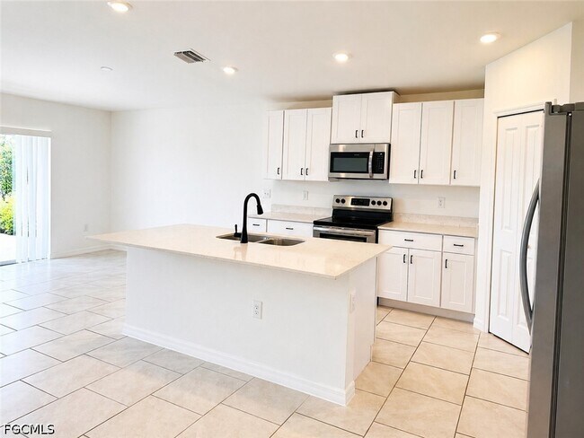 Building Photo - 4117 San Clemente Ct