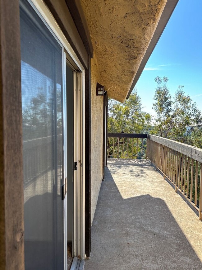 Building Photo - Gorgeous condo with Amazing Views!