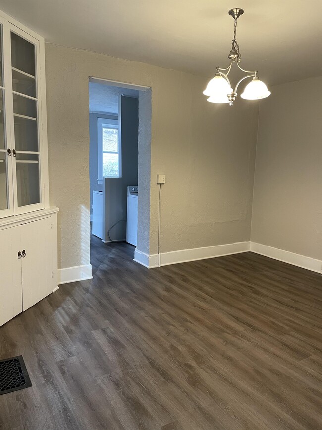 Building Photo - 651 Caledonia Pl
