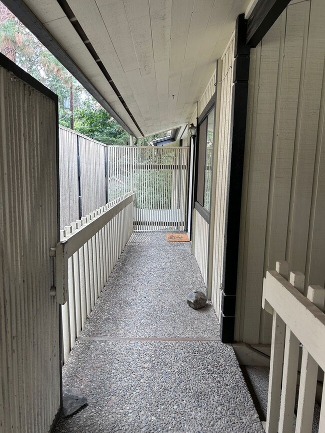 Building Photo - Southhill Duplex