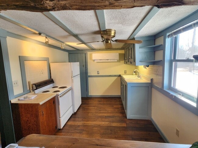 Building Photo - Writer's Retreat is a sweet rustic log cabin with 1 BR, 1 Ba located 4 miles from Lexington.