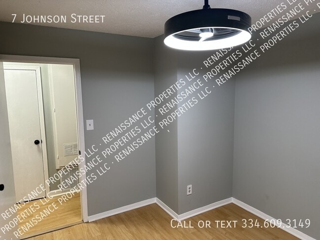 Building Photo - 7 Johnson St