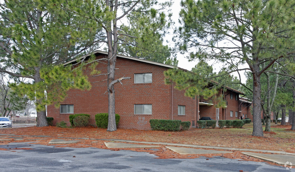 Primary Photo - Collinswood Lake Apartments