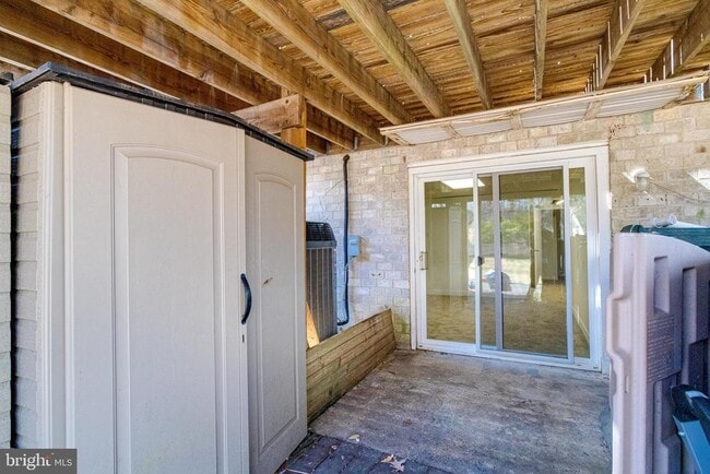 Building Photo - 8522 Pine Run Ct