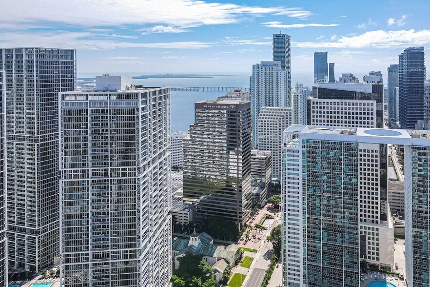 Building Photo - 485 Brickell Ave