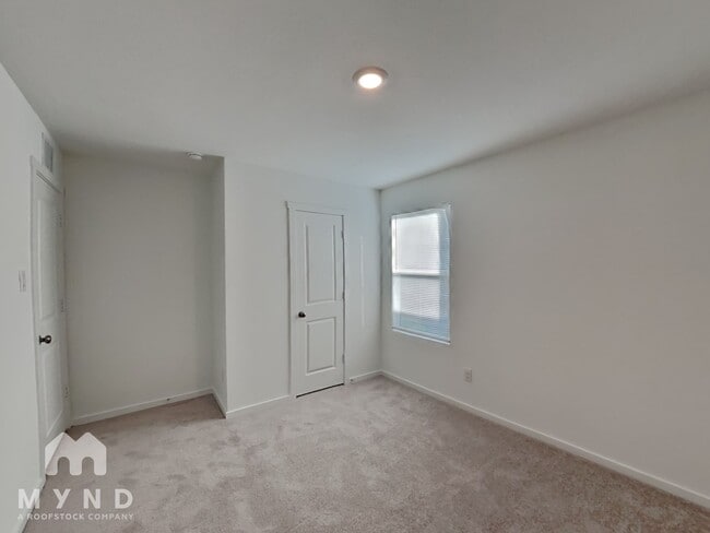 Building Photo - 1262 Basswood Dr