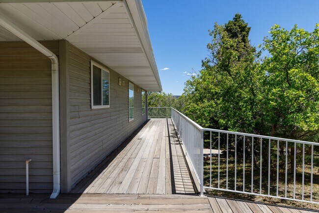 Building Photo - Serene 3 Bedroom, 2 Bathroom Home in Pine ...