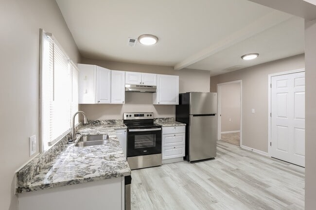 Building Photo - 614 S Depot St