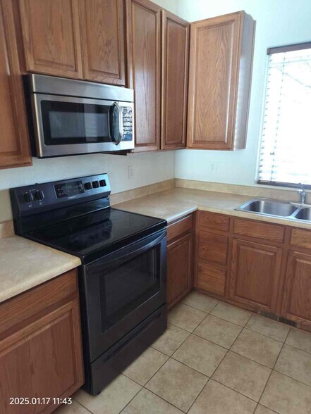 Building Photo - 2217 Falkirk Dr