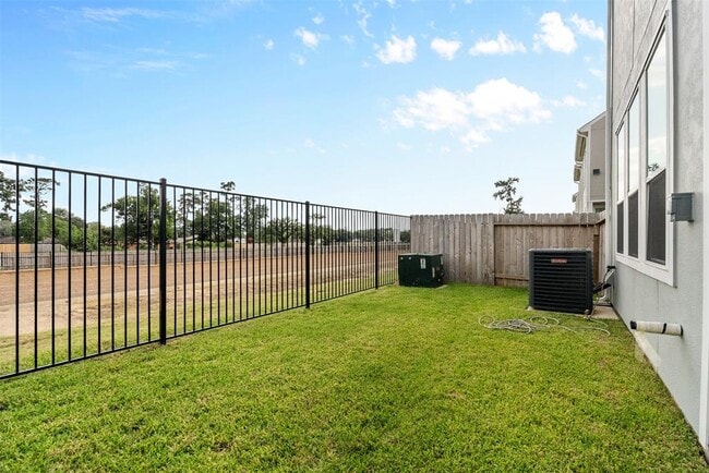 Building Photo - 3207 Cedar Dawn Ln