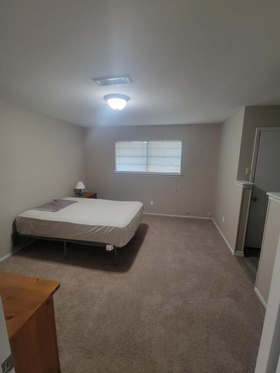 Building Photo - 1028 N Wells St