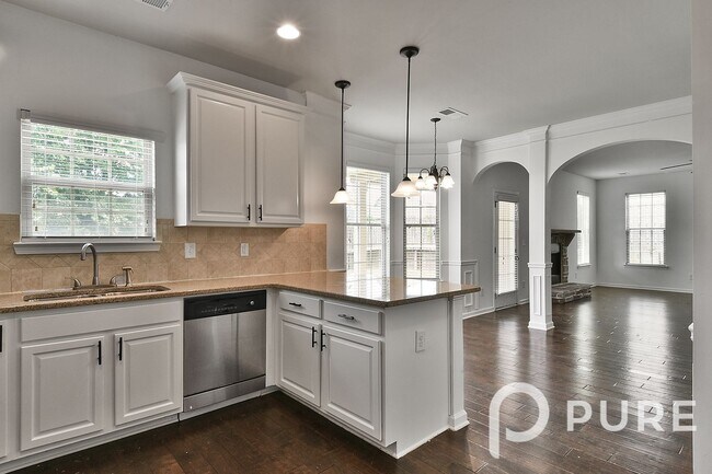 Building Photo - 522 Moulton Way